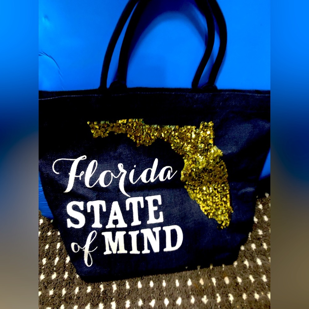 Navy blue bag cloth like material could be used like for the beach. Florida emb